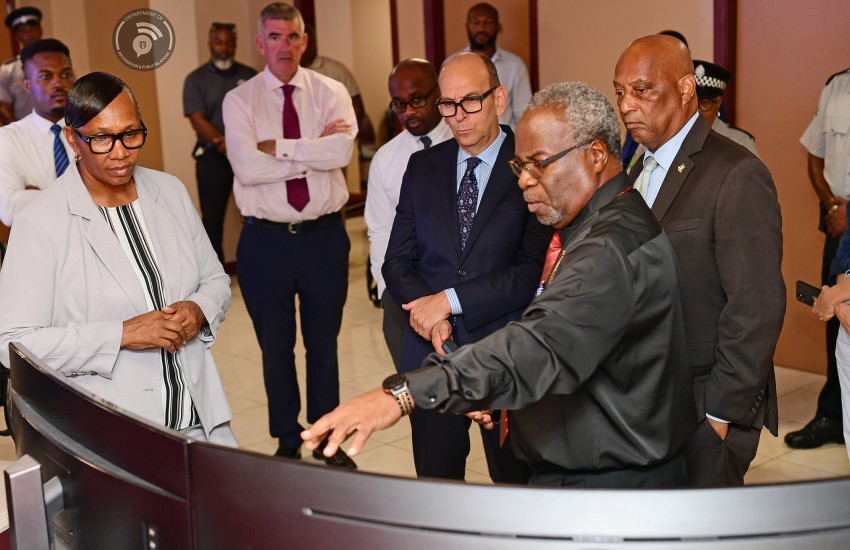 911 Group Demonstration with Acting Commissioner of Police, Minister for Health and Social Development and Governor