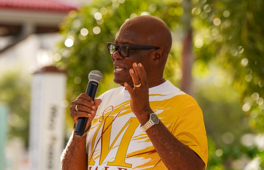 Florida-Caribbean Cruise Association Partners with Government of the Virgin Islands for Holiday Gift Project. P6