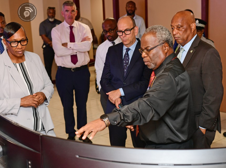 911 Group Demonstration with Acting Commissioner of Police, Minister for Health and Social Development and Governor