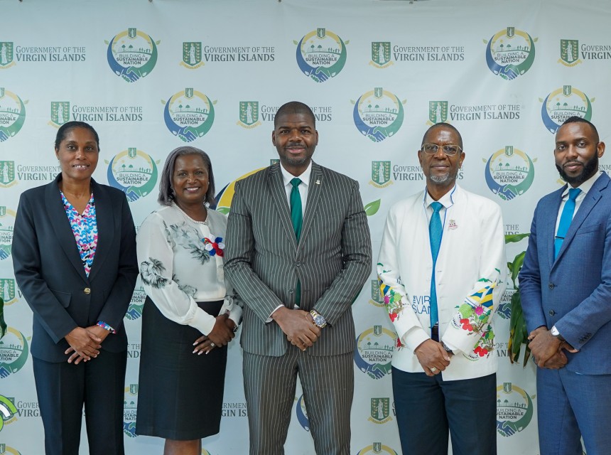 21Nov Premier's PC (2)